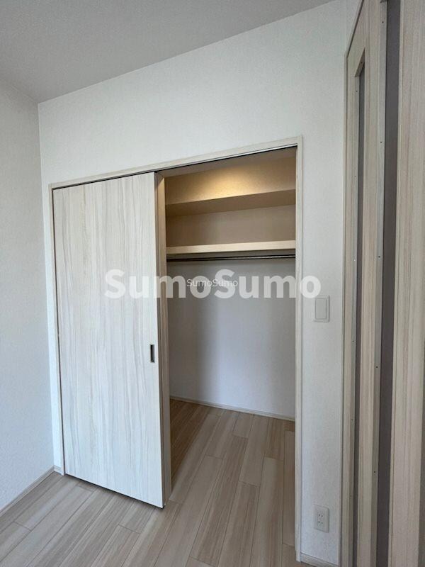 物件内観写真12　(大きなスペースがあり、収納には困りません)