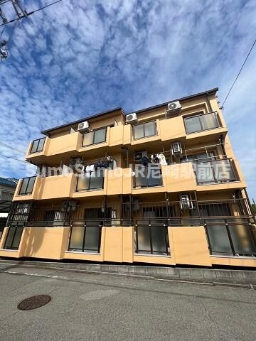 物件外観写真1　(外観もきれいです)