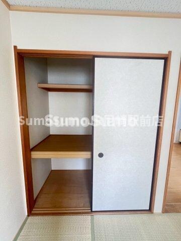 物件内観写真12　(収納豊富です)