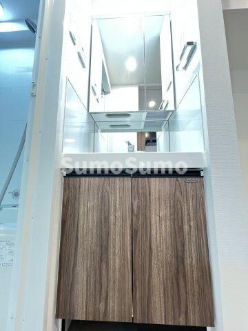 物件内観写真13　(使いやすい独立洗面台です)