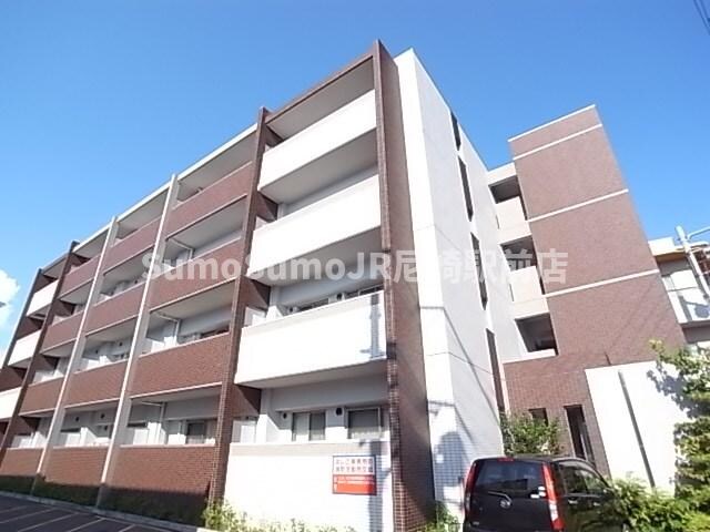 物件外観写真1　(外観は落ち着いています)