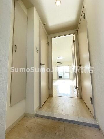 物件内観写真4　(収納もある玄関です)