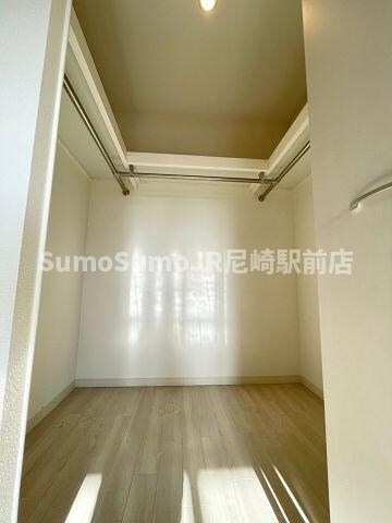 物件内観写真14　(小物を収納するのに便利です)