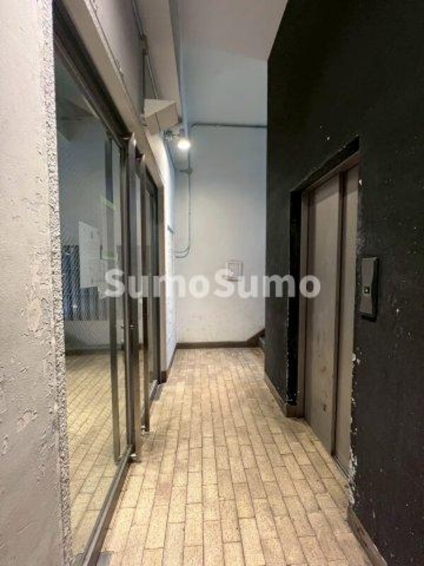 ロビー・ラウンジ(建物の内部です)
