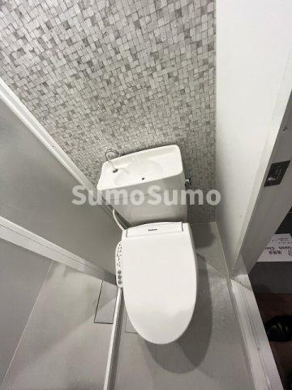 トイレ(落ち着いた色調のトイレです)