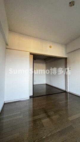 物件内観写真15　(ゆったりとした居間です)