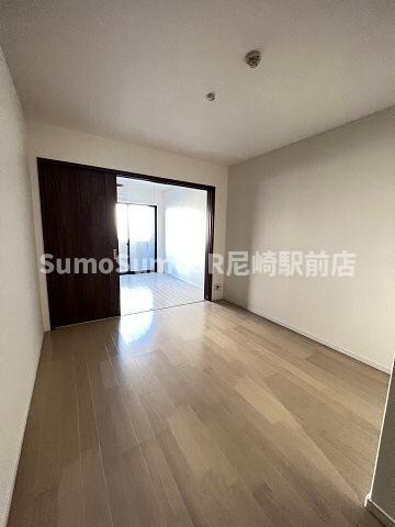 物件内観写真5　(ゆったり過ごせる居間です)