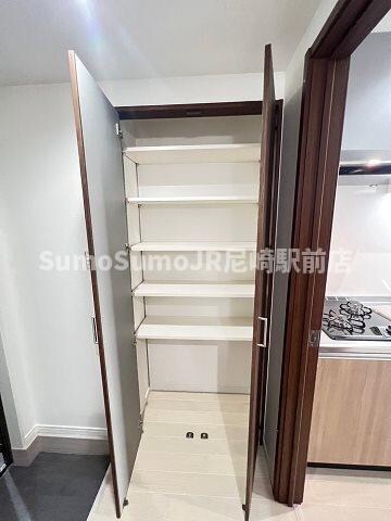 物件内観写真14　(ちょっとした収納スペースも充実しています)