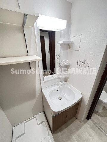 物件内観写真21　(朝の身支度には欠かせない独立洗面化粧台)