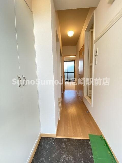 物件内観写真6　(きれいな玄関です)