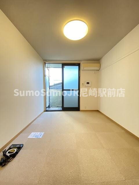 物件内観写真7　(こちらのリビングで趣味の時間をお楽しみください)