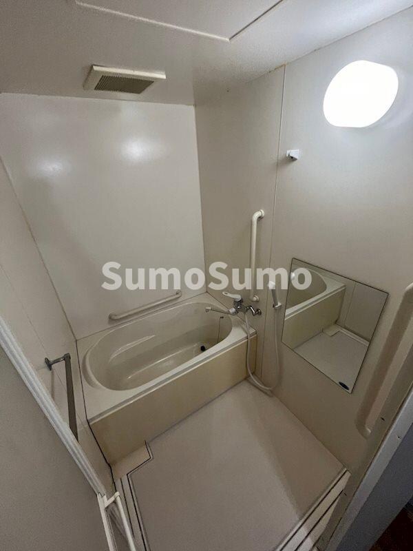 物件内観写真8　(日々の疲れを癒すお風呂付です)