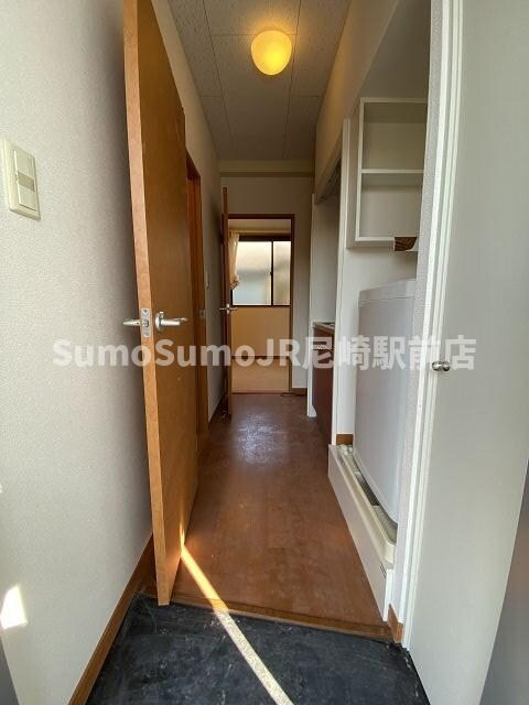 物件内観写真5　(ゆったりとした玄関です)