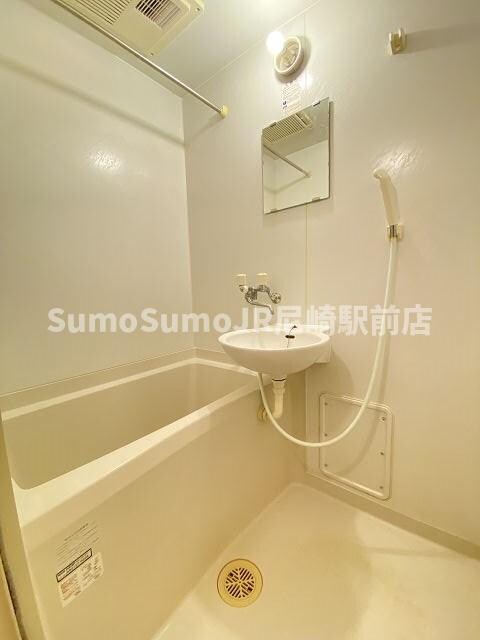 物件内観写真9　(落ち着いた空間のお風呂です)