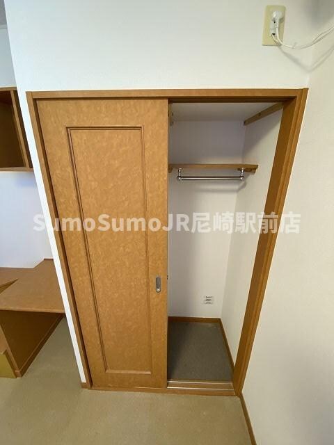 物件内観写真15　(たっぷりとした収納スペースです)