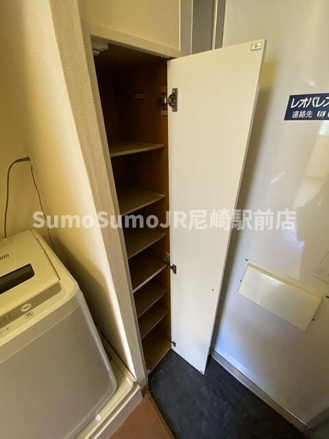 物件内観写真16　(収納もある玄関です)