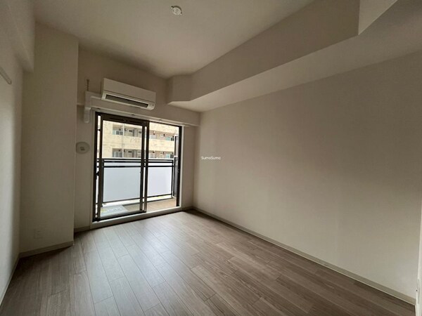 寝室(落ち着いて過ごせるお部屋なので、寝室にいかがでしょうか)