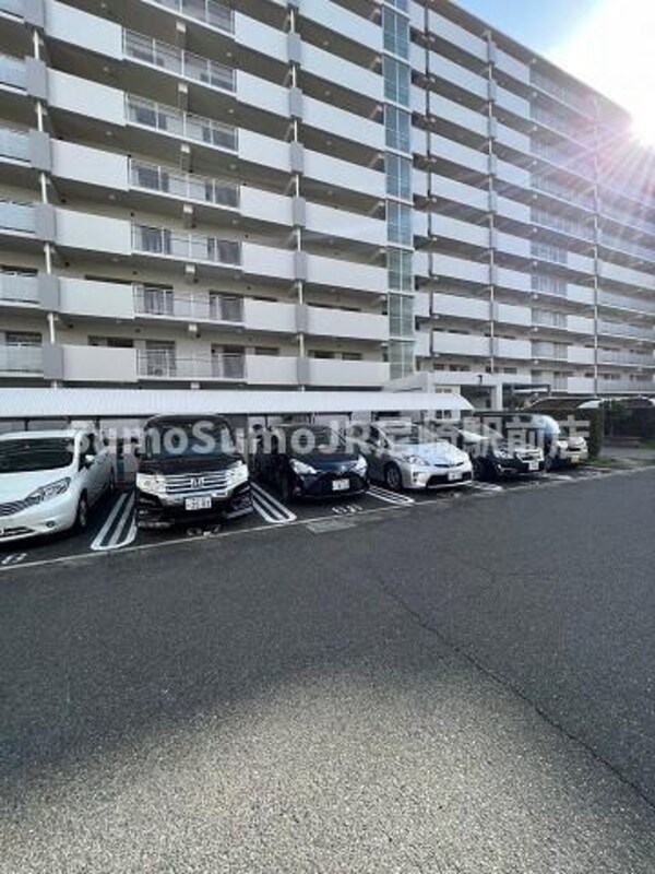 駐車場(駐車場です)