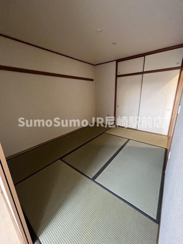 寝室(使い勝手のいい寝室です)