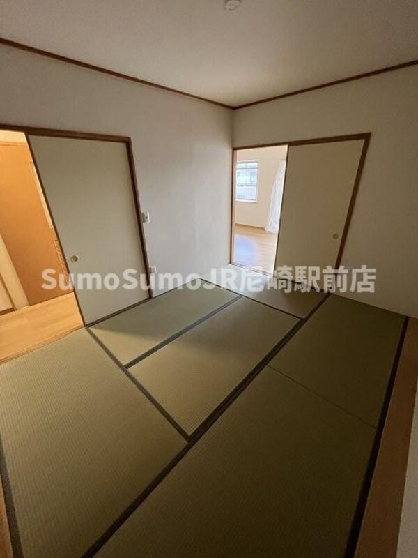 寝室(使い勝手のいい寝室です)