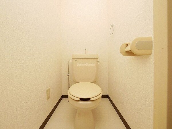 トイレ(コンパクトで使いやすいトイレです)