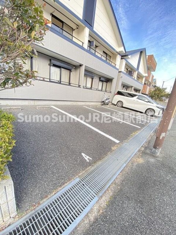 駐車場(駐車場があるので、車を買う予定の方も安心です)