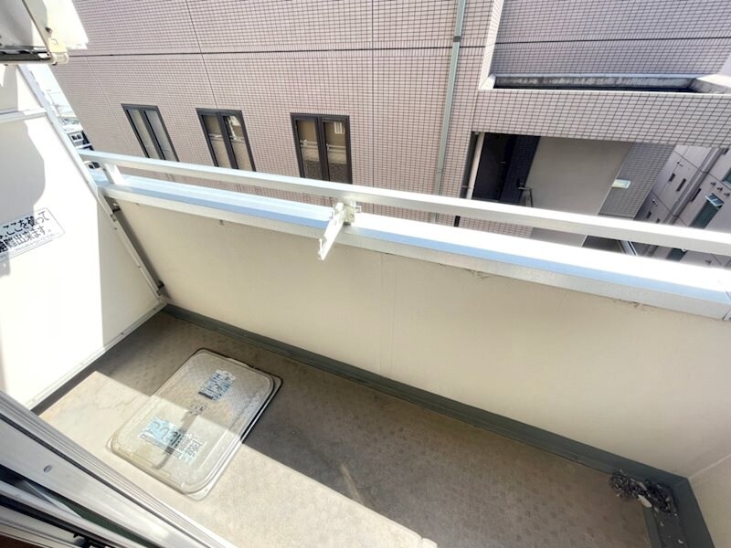 物件内観写真10　(バルコニーからの眺めを楽しみながら食事をしませんか)