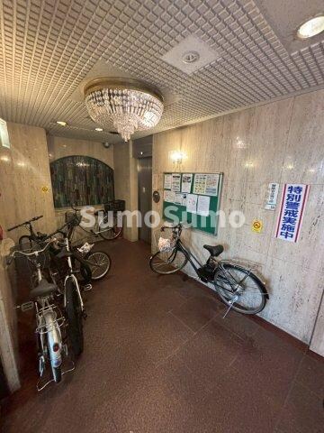 物件外観写真3　(ゆとりのあるロビーです)