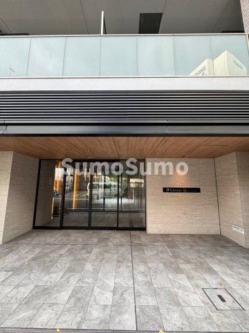 物件外観写真2　(落ち着いたエントランスです)