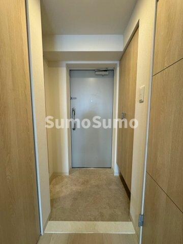 物件内観写真4　(収納もある玄関です)