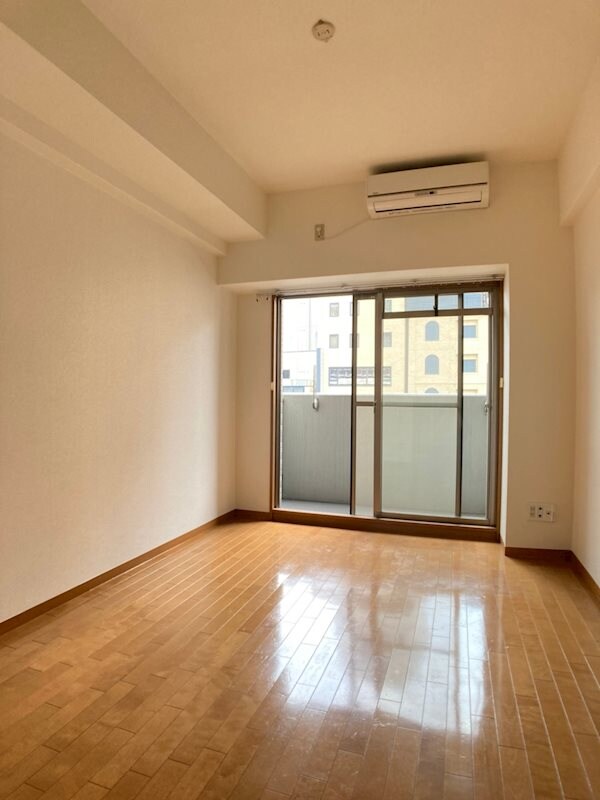 寝室(落ち着いて過ごせるお部屋なので、寝室にいかがでしょうか)