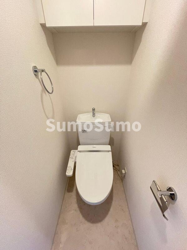 トイレ(落ち着いた色調のトイレです)