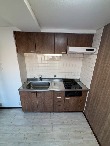 物件内観写真5　(コンパクトなキッチンで掃除もラクラク)