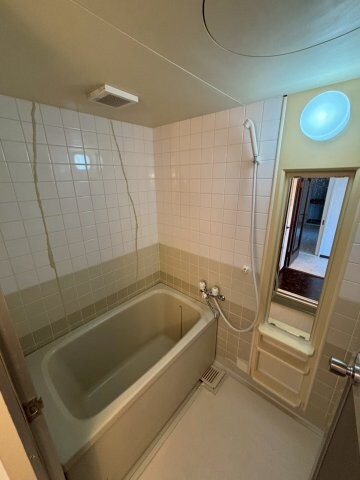 物件内観写真7　(日々の疲れを癒すお風呂付です)