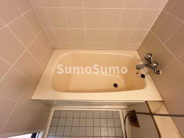 浴室(日々の疲れを癒すお風呂付です)