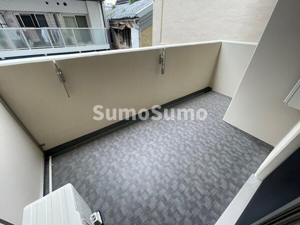 バルコニー(バルコニーからの眺めを楽しみながら食事をしませんか)