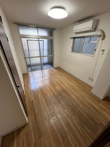 物件内観写真8　(使い勝手のいい寝室です)