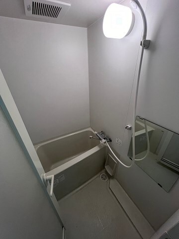 物件内観写真9　(コンパクトで使いやすいお風呂です)