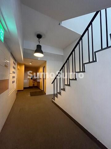 物件外観写真3　(ゆとりのあるロビーです)