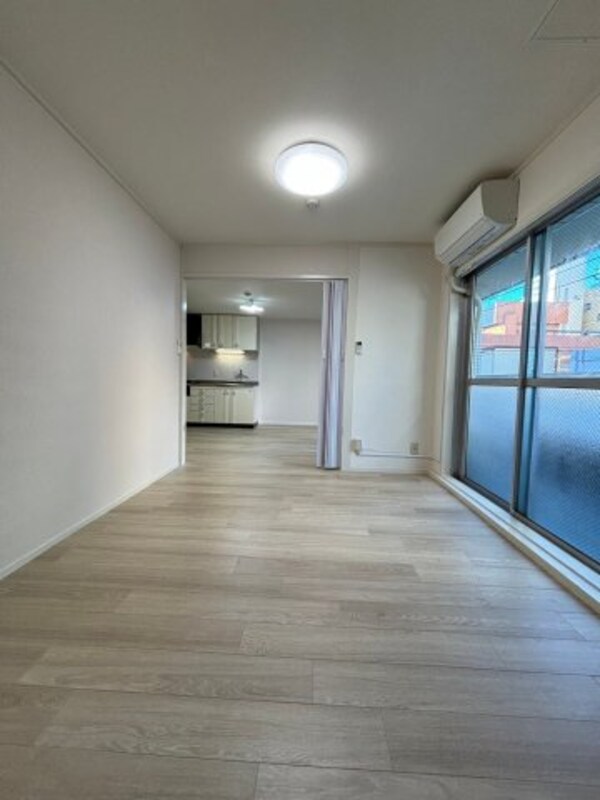 寝室(広くて明るい寝室)