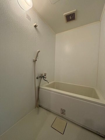 物件内観写真9　(日々の暮らしに欠かせないお風呂です)