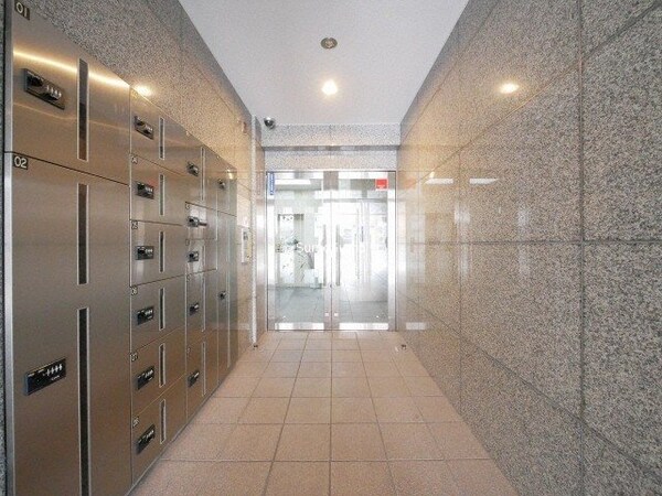 エントランス(落ち着いたエントランスです)