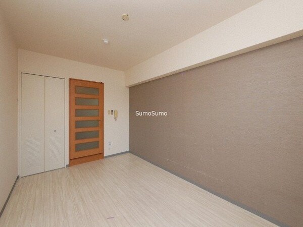 寝室(落ち着いて過ごせるお部屋なので、寝室にいかがでしょうか)