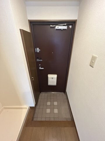 物件内観写真3　(きれいな玄関です)