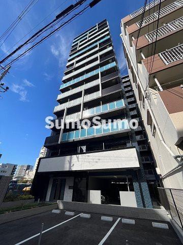 物件外観写真1　(外観は落ち着いています)