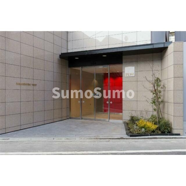 物件外観写真2　(清潔なエントランスです)