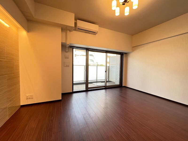 物件内観写真5　(リビングです)