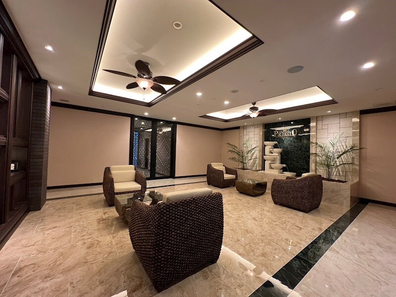 物件外観写真3　(建物の内部です)