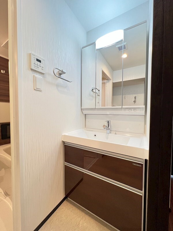 物件内観写真11　(コンパクトで使いやすい洗面所)