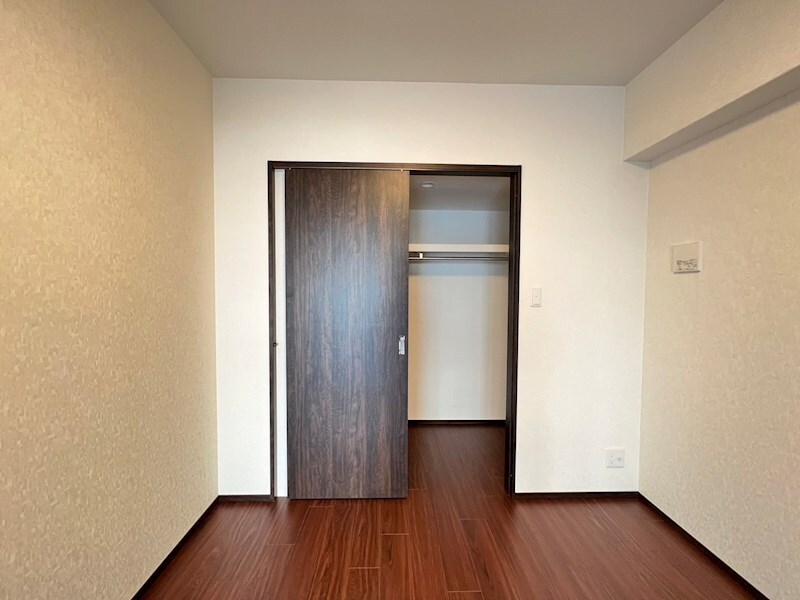 物件内観写真12　(収納豊富です)